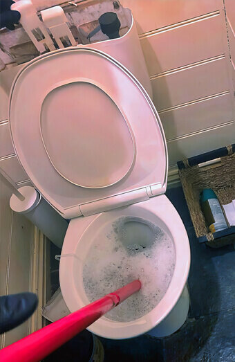 https://blockeddrainsthornlie.com.au/uploads/2025/07/blocked-toilet-74011.jpg
